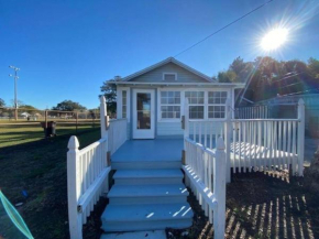 The Blue Cottage - Close to Downtown & Bases!